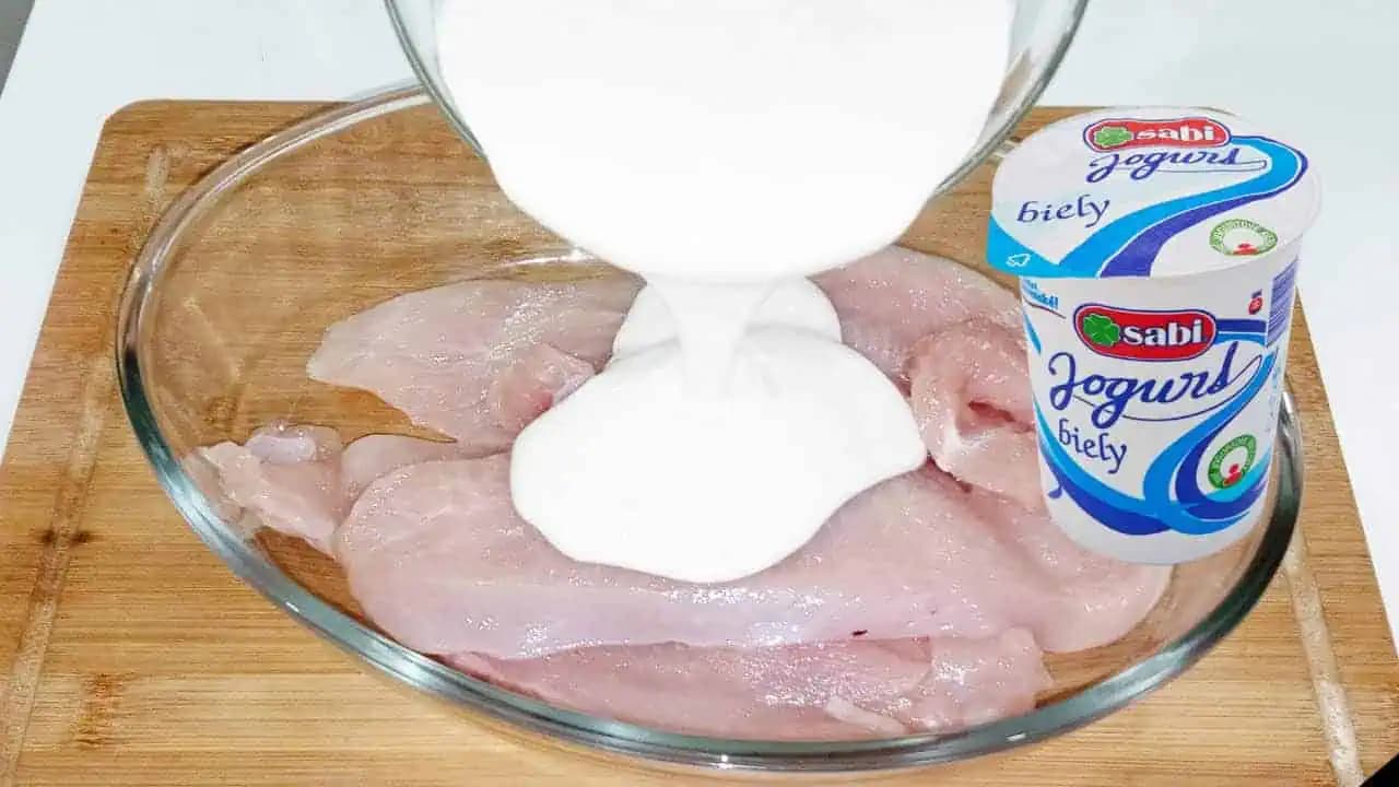 Strašne dobré rezne v jogurtovo-cesnakovej marináde: Žiadne vyprážanie, žiaden trojobal a chuť luxusná – všetci ich vychválili!