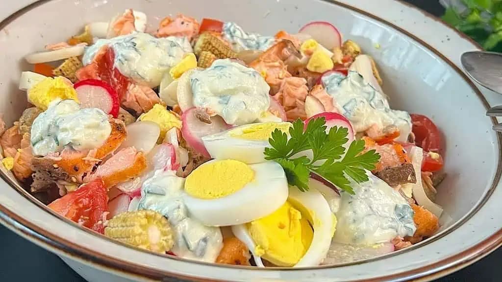 Tento ŠALÁT ma konečne prinútil schudnúť: Výborný FIT recept bez majonézy, chuť je fantastická!