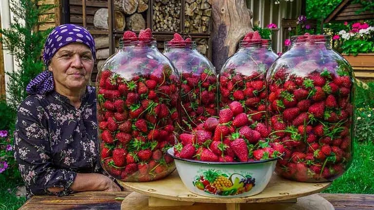 JAHODY na zimu BEZ varenia a mrazenia: Chutia ako čerstvé a tá vôňa leta sa nedá ani opísať!