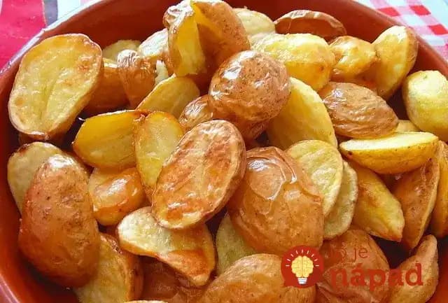 Už ste niekedy skúšali „TRASENÉ“ zemiaky? Tajomstvom dokonalej chuti sú len 3 prísady a zatriasť hrncom!