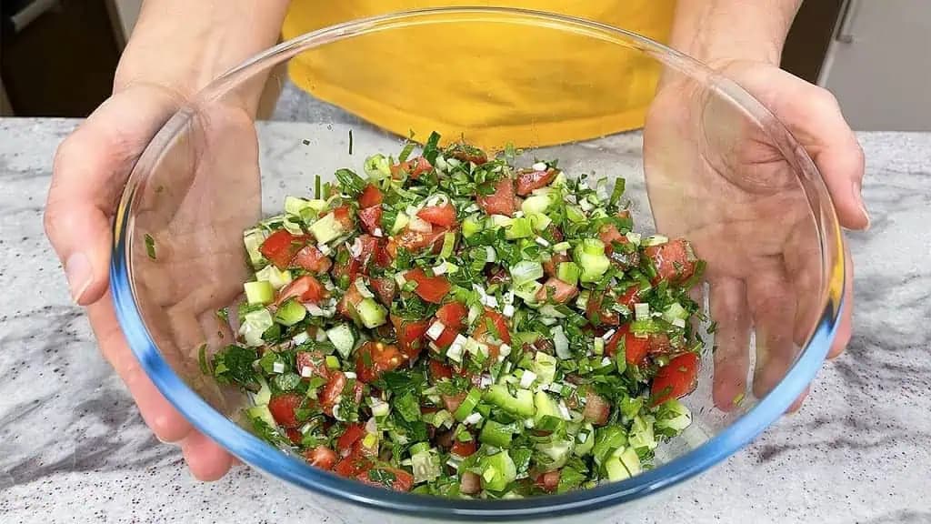 Recept na TALIANSKY paradajkový šalát mám priamo z Neapolu a je fantastický: Robím ho celé leto!