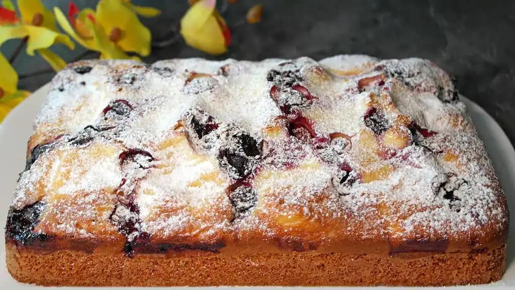 Najchutnejší koláč, aký som kedy upiekla! Jednoduchší ako bublanina, chutnejší ako torta a pripravený za 10 minút!