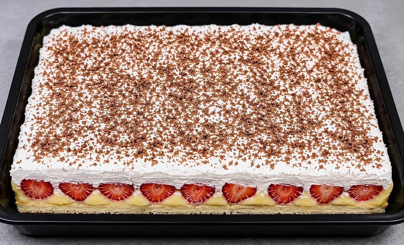 Ľadová jahodová torta bez pečenia: Osviežujúci dezert, ktorý si zamiluje celá rodina!