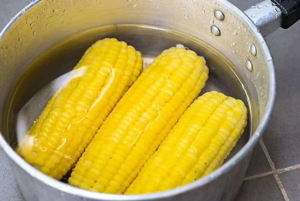 TU je tajomstvo, ako variť kukuricu, aby bola sladká, jemná a krásne žltá: Lepšiu som ešte NIKDY neochutnala!