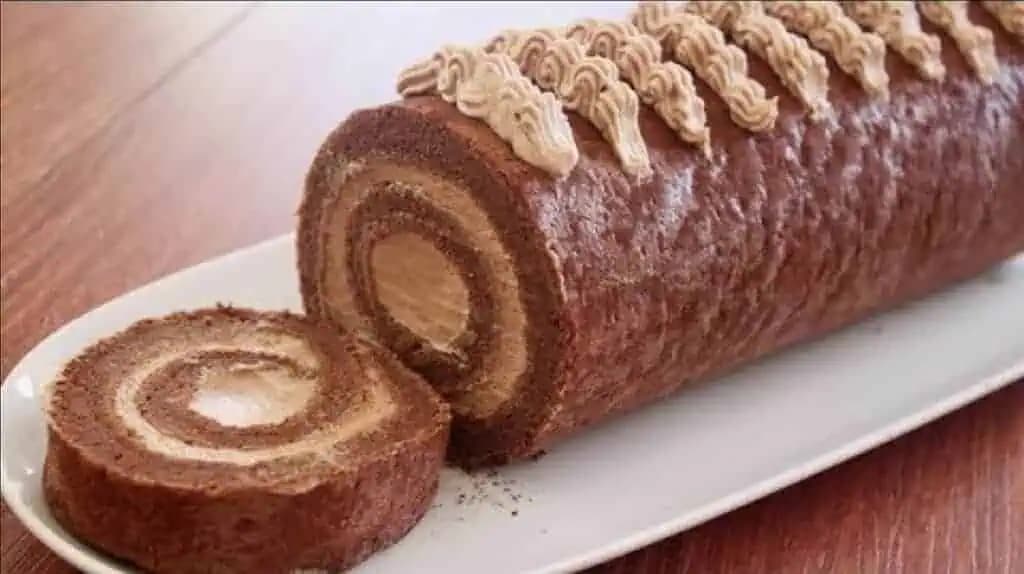 Švajčiarská roláda z cesta jemného ako dych: Naučte sa tento jednoduchý recept a inú roládu už chcieť nebudete!