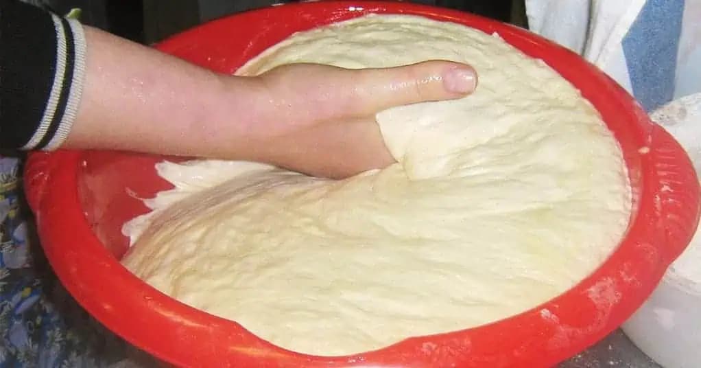 Fantastické kysnuté cesto „PÄŤ MINÚT“: Ideálne na LANGOŠE, pizzu aj sladké koláče!