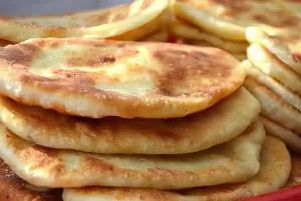 STARODÁVNE zemiakové placky „ROĽNÍKY“: Kto nevyskúša, môže ľutovať – tento recept kraľuje v mojej rodine už 60 rokov!