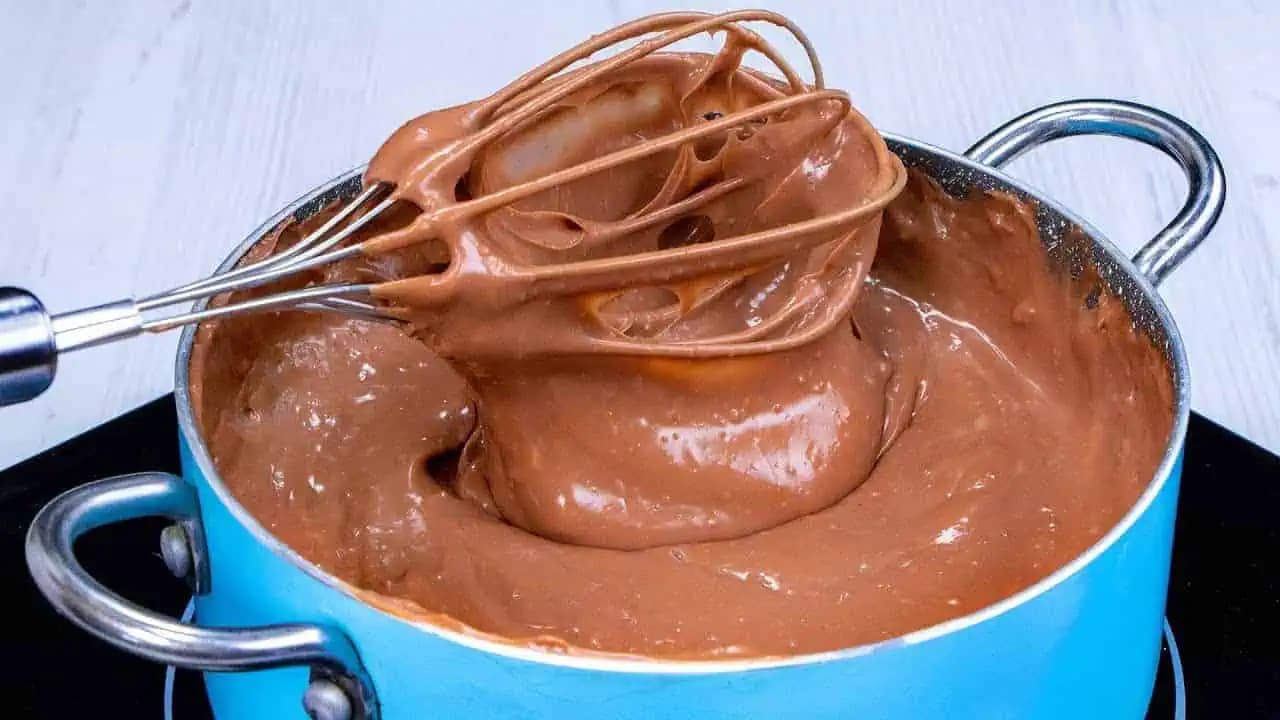 Recept na tento čokoládový KRÉM mám ešte z čias socializmu a je najlepší: Dávam ho do torty, koláčov aj na studené poháre!