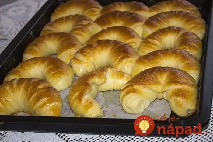 Hrnčekové mäkučké rožky z kyslej smotany – najlepší recept: Skúste ich s jablkovou a orechovou plnkou