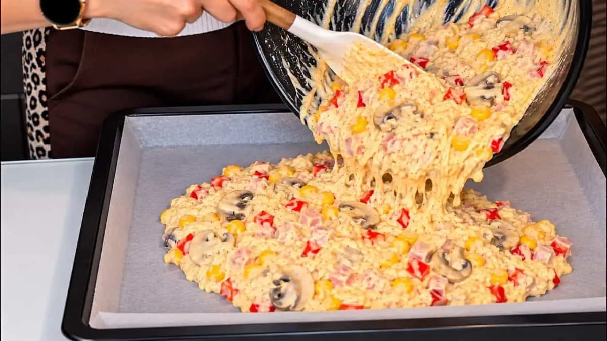 LEN ZAMIEŠAM A VYLEJEM NA PLECH! Dokonalá pizza – žiadne miesenie, žiadne droždie, žiadne čakanie!