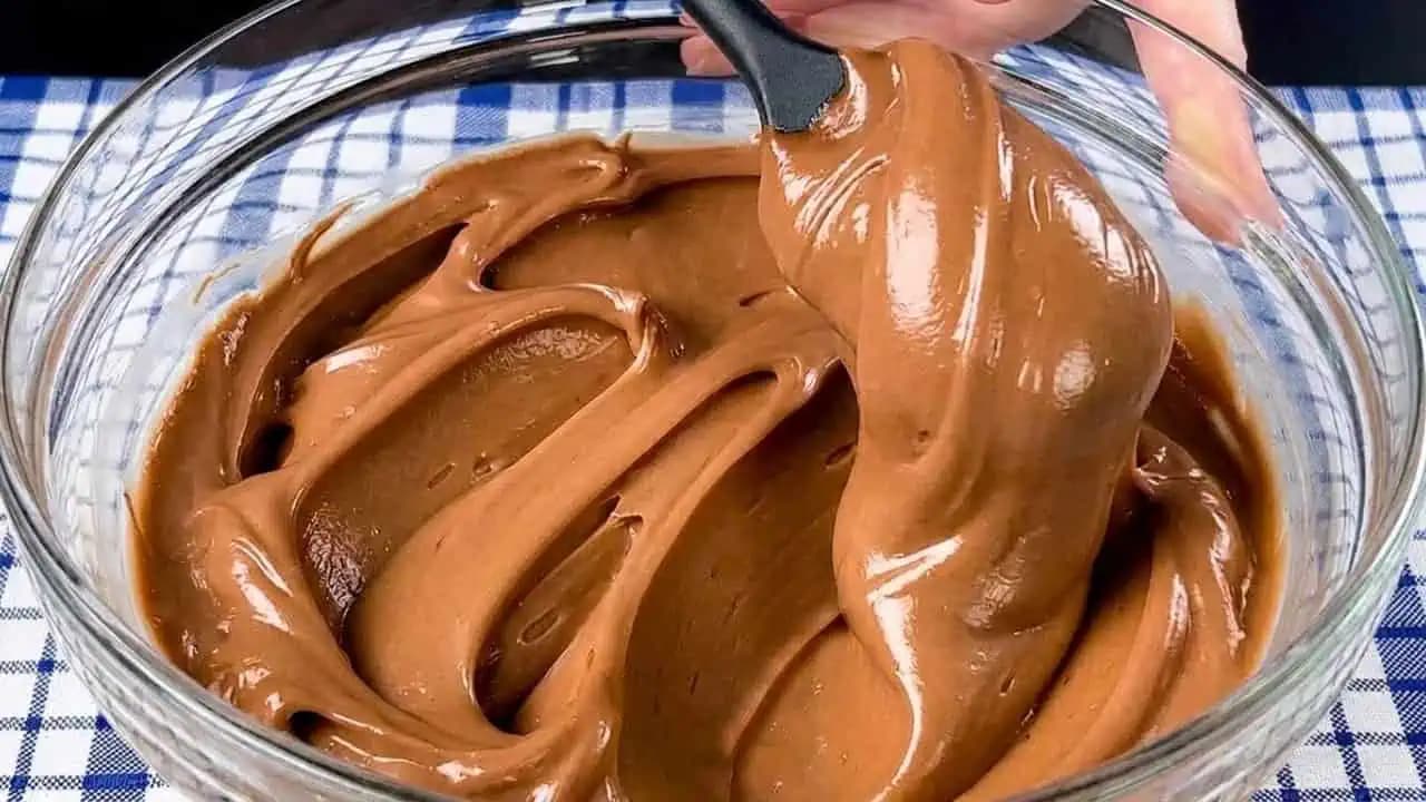 Najjednoduchší čokoládový krém na zdobenie torty: Len 3 ingrediencie!