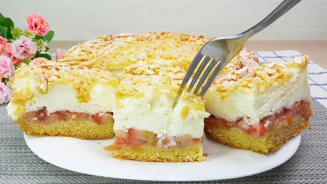 JOGURT, jablká a 3 vajcia: Super krémový a rýchly koláč, ktorý sa rozplýva na jazyku!