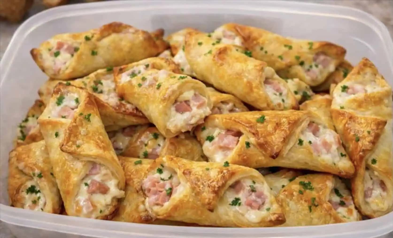Syrovo-šunkové papučky s kyslou smotanou: Mäkké, voňavé a ideálne na každé pohostenie!