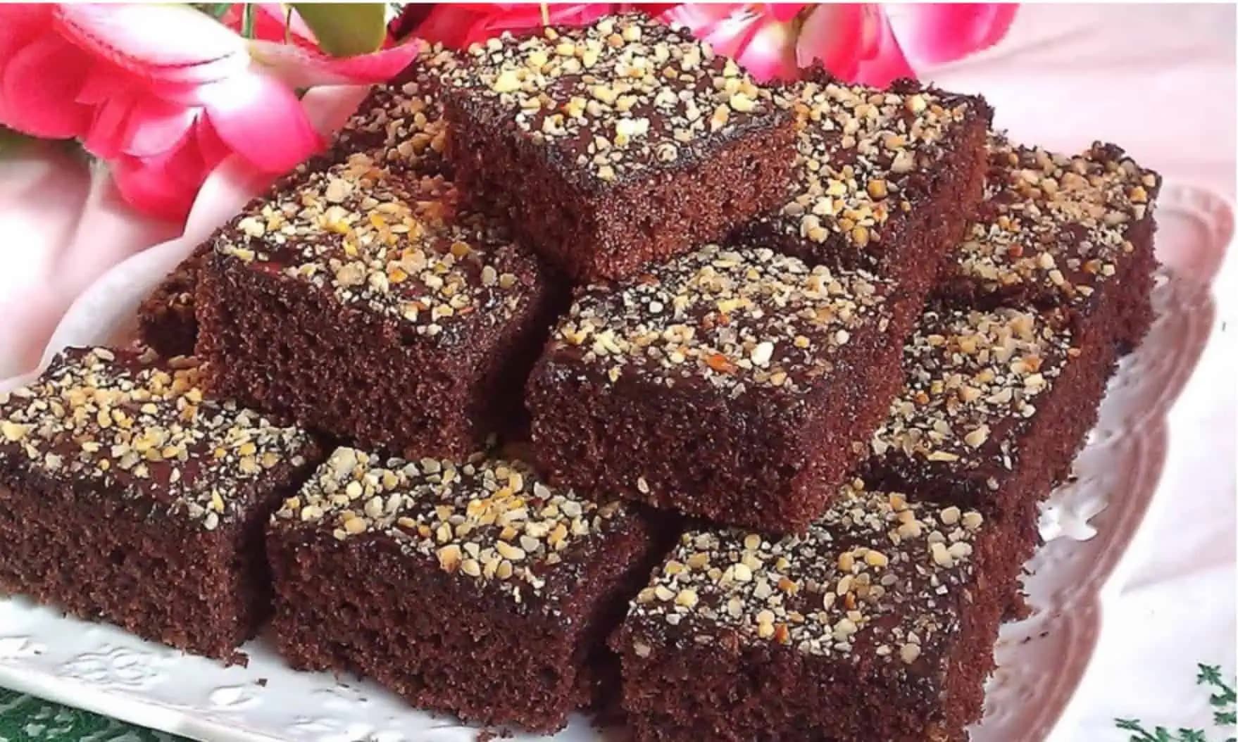 Ruský jablkový koláč s čokoládou: Tak fantastický, že nepotrebuje ani polevu!