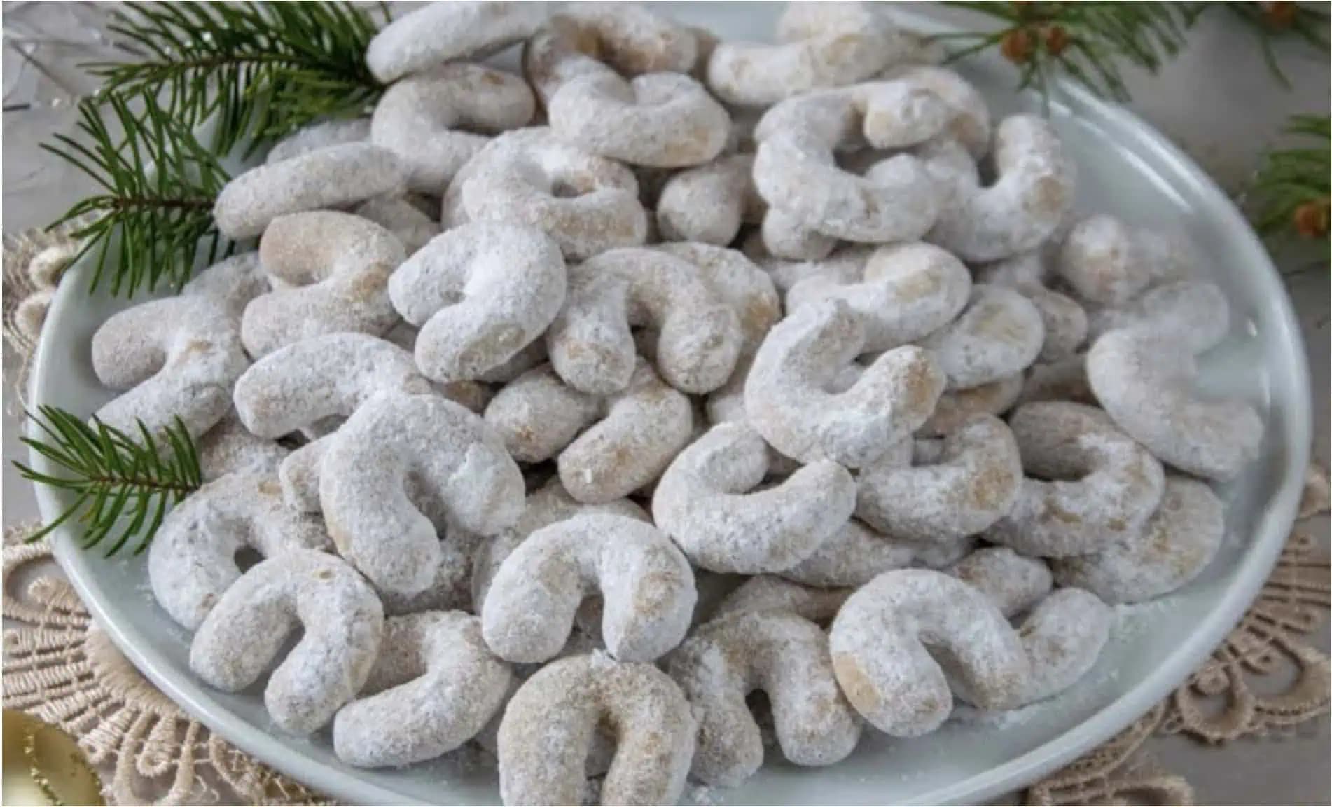 Viete, prečo treba pridať do cesta bravčovú MASŤ? Je to hlavný dôvod, prečo sú babkine orechové rožky preslávené po celom meste!