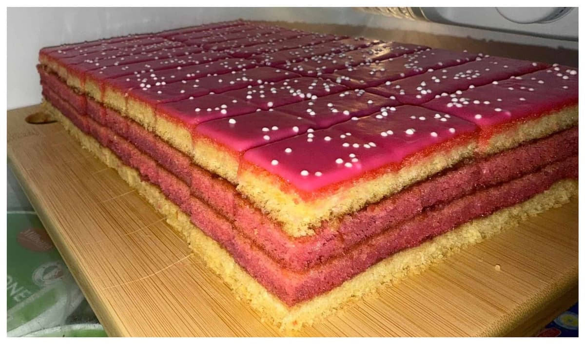 Šťavnatý punčový rez na lyžičky – top recept: Zvládnete ho aj bez kuchynskej váhy a je lepší ako z cukrárne!