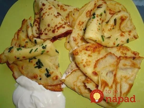 Perfektná príloha: Vláčne zemiakové placky s cesnakom a bylinkami!