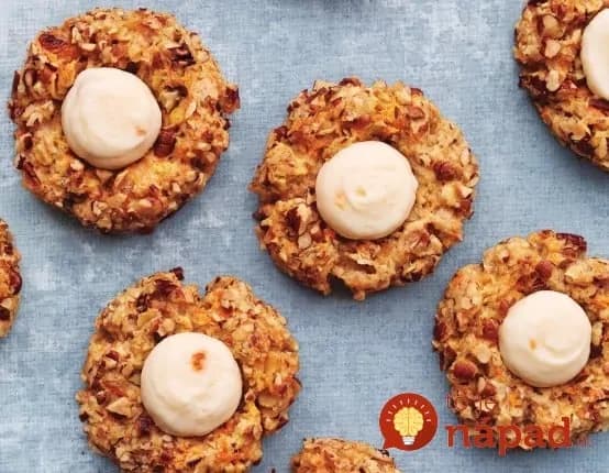 Mrkvovo-orechové mini koláčiky so smotanovou náplňou