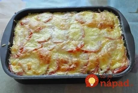 Lenivý obed z jedného pekáča: Cuketa zapečená s mletým mäsom a jemnou omáčkou