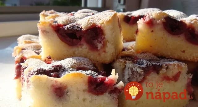 Hrnčekový jogurtový koláč s čerešňami – bez váhy a odmerky!