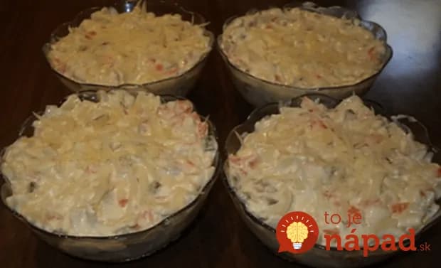 Cestovinový šalát s ľahkou jogurtovou zálievkou: Taký chutný, že si ho radšej spravte aj do zásoby!