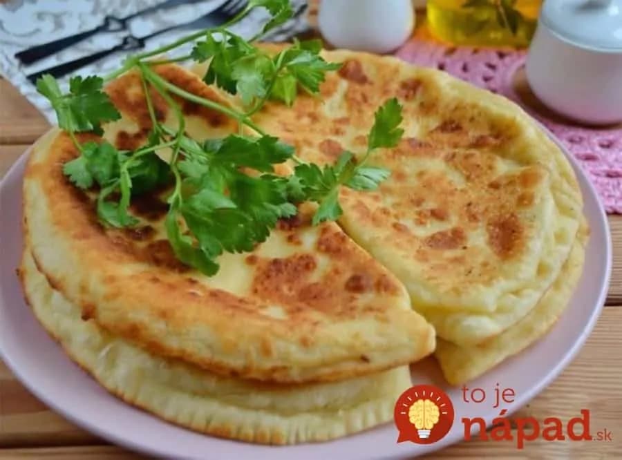 Neskutočne dobré kefírové placky s cesnakom a syrom: Táto pochúťka prekoná aj langoše!
