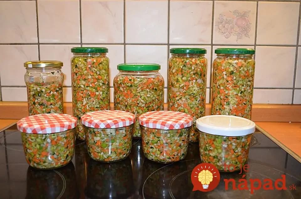 Prestaňte kupovať bujóny a umelé dochucovadlá: Domáca solená zelenina do vývarov a omáčok, za 30 minút zásoby na celý rok!