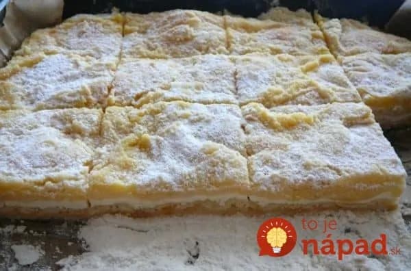 Sypaný tvarohový koláč „Bez cesta“: Stačí len nasypať na plech a viac sa nemusíte starať!