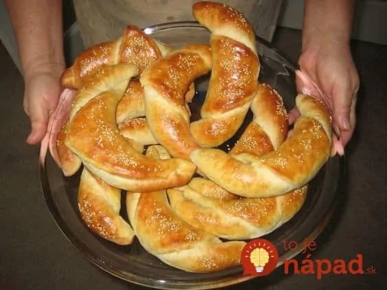 Zázračné cesnakové rožky bez kysnutia: Najlepšie domáce pečivo a orchana pred chorobami a sychravým počasím!