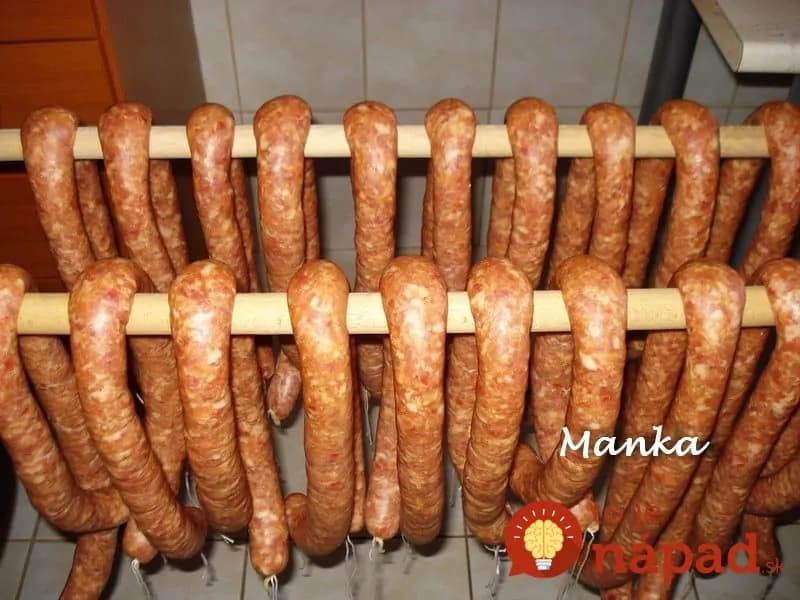 Najlepšie domáce klobásy pod slnkom: Vzácny recept od starého majstra mäsiara!