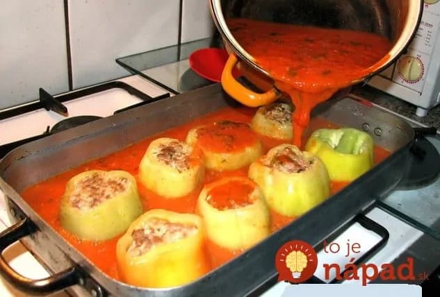 Na toto k nám chodí celá rodina: Keď budete nabudúce robiť plnenú papriku, pripravte ju na plechu – toto nemá konkurenciu!