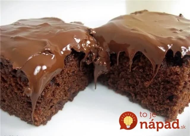 5-minútový cuketový perník na hrnčeky: Veľmi šťavnatý koláčik s džemom a čoko polevou!