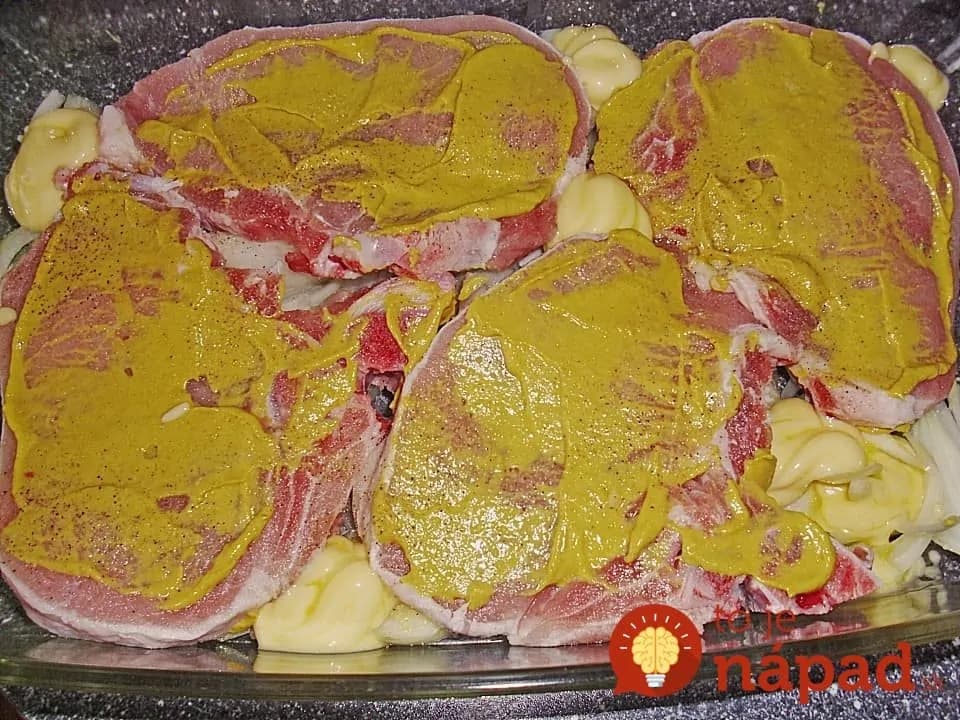 Prvotriedna obložená krkovička so šľahačkou: Pre našu rodinu top obed z jedného plechu – chutnejšie ako rezeň!