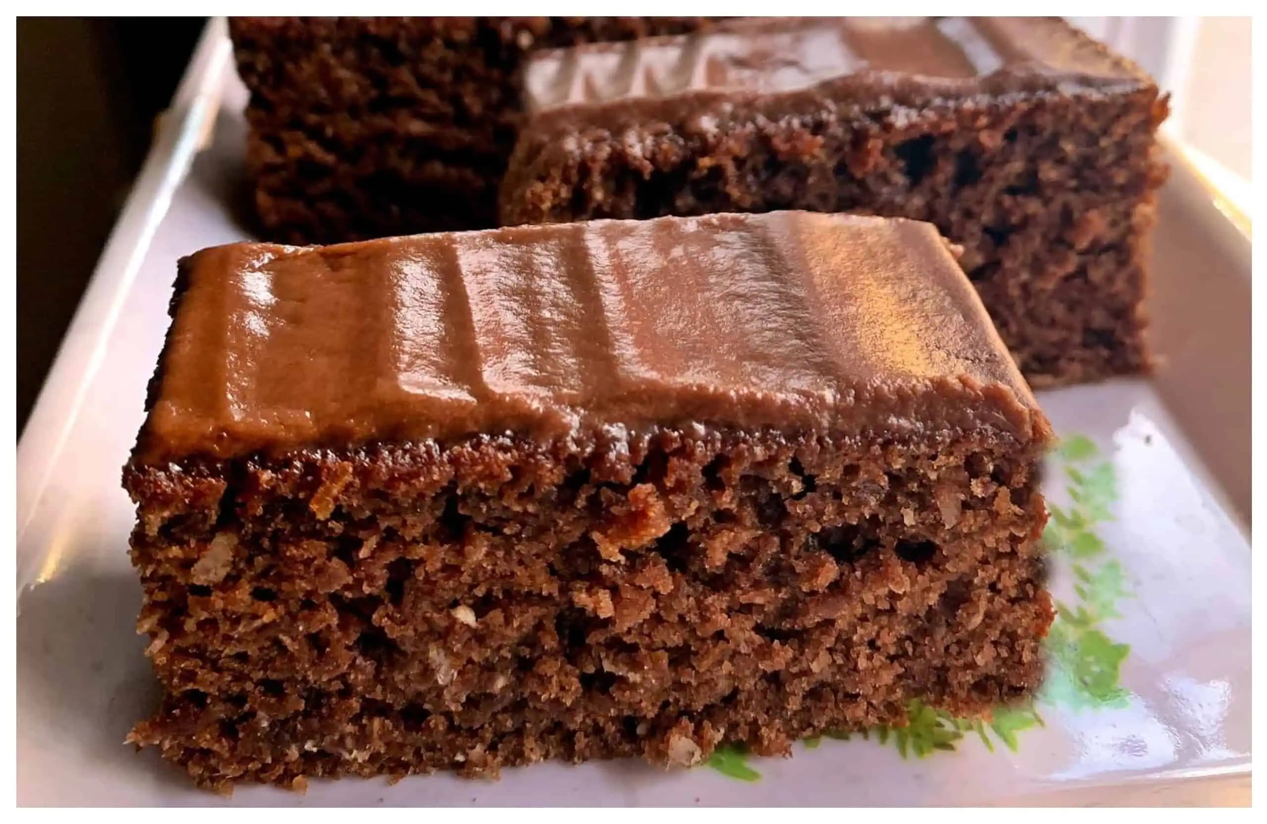 Jogurtový blesk za 5 minút: Úžasne šťavnatý a lahodný koláč z 1 misky – žiadna práca a výsledok fantastický!