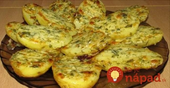 Úžasné cesnakové zemiaky s kyslou smotanou na želanie môjho muža: Za pár centov šťastná celá rodina, na mäso si nespomeniete!