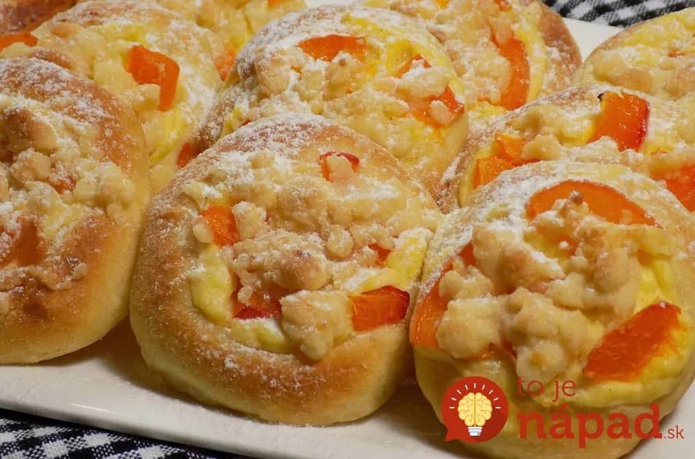 Koláčiky s tvarohom a marhuľami podľa Miládky: Cesto nadýchané ako páperie, sú úžasné aj na tretí deň!