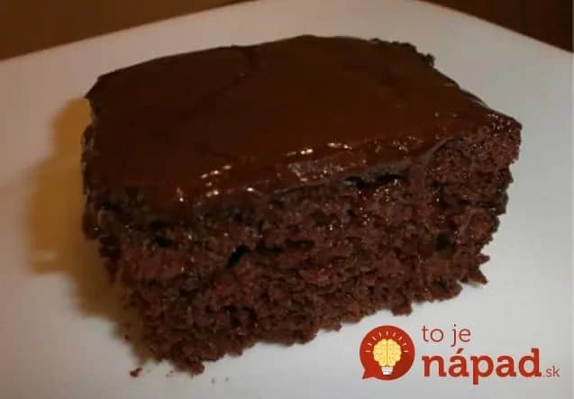 Najúžasnejší čokoládový koláč za 10 minút: Nikto neuhádol, čo som pridala do cesta!
