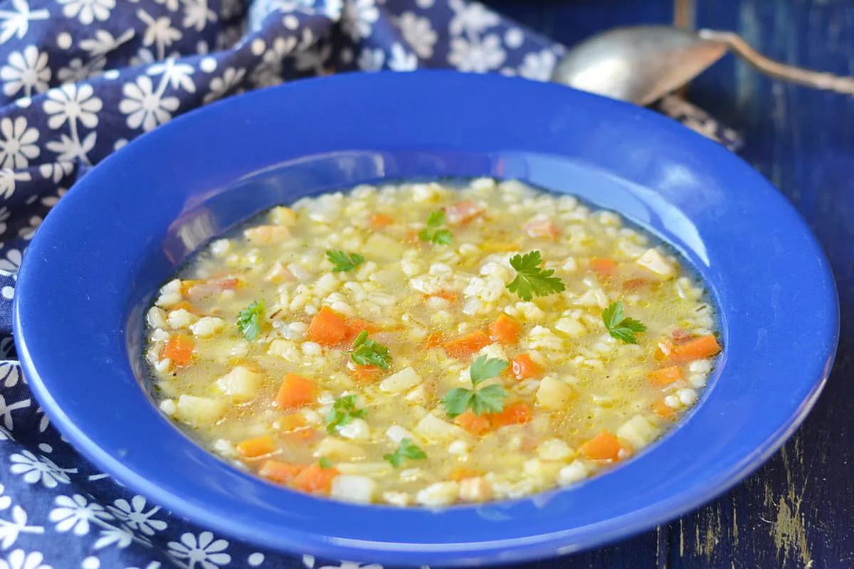 Už nikdy nebudete váhať, čo na rýchly obed alebo večeru: 15 receptov výborné minútkové polievky, ktoré pripravíte aj so zatvorenými očami!