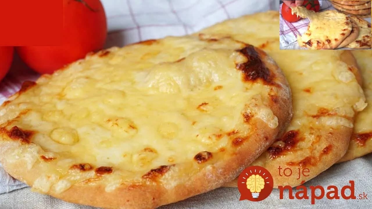 S týmto receptom zabudnete, že treba kúpiť chlieb či rožky: Mäkučké syrové placky pečené v rúre – rýchle, chutné, úžasné!
