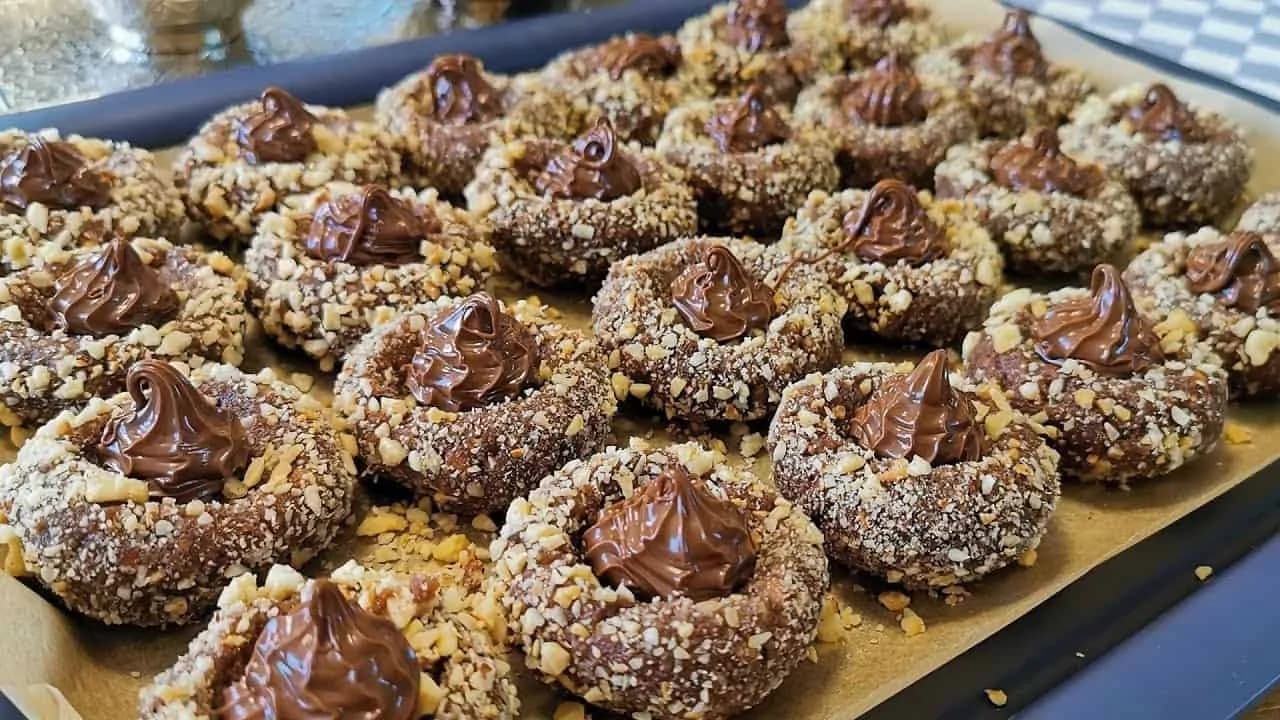 Čokoládové hniezda s kokosom a nutellou: Fantastická maškrta na sviatočný stôl BEZ pečenia – míňajú sa ako na bežiacom páse!