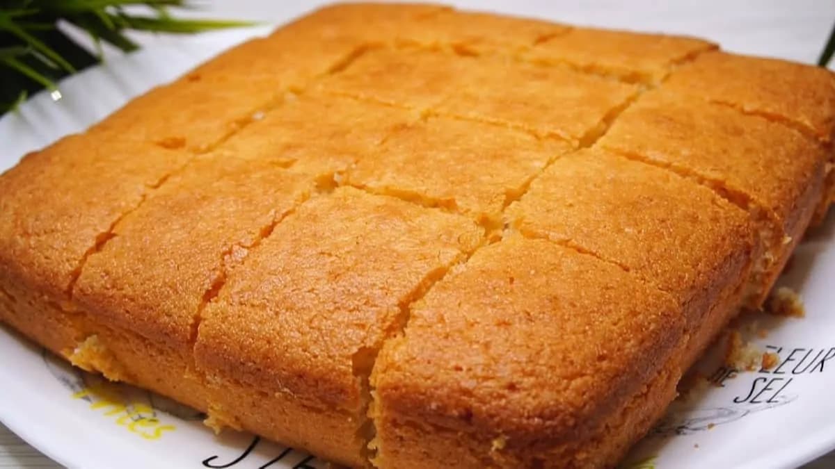 Bleskový koláčik, ktorý si pripravíte za 5 minút a dáte piecť: Fantastický, takmer bez roboty a úplne bez vajec!