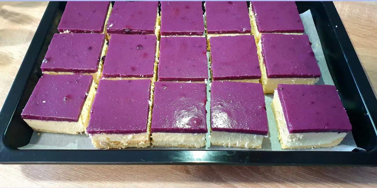 Bombastický NEPEČENÝ cheesecake s čučoriedkami: Nesmierne lahodný a hlavne za 10 minút pripravený!