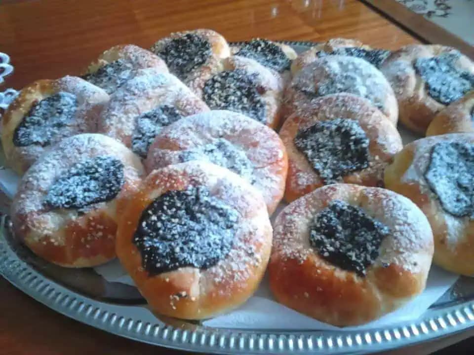 Z kysnutého už nepečiem, toto je jednotka: Fantastické RÝCHLE moravské koláče – vyzerajú ako od babičky a tá vôňa v kuchyni sa nedá opísať!