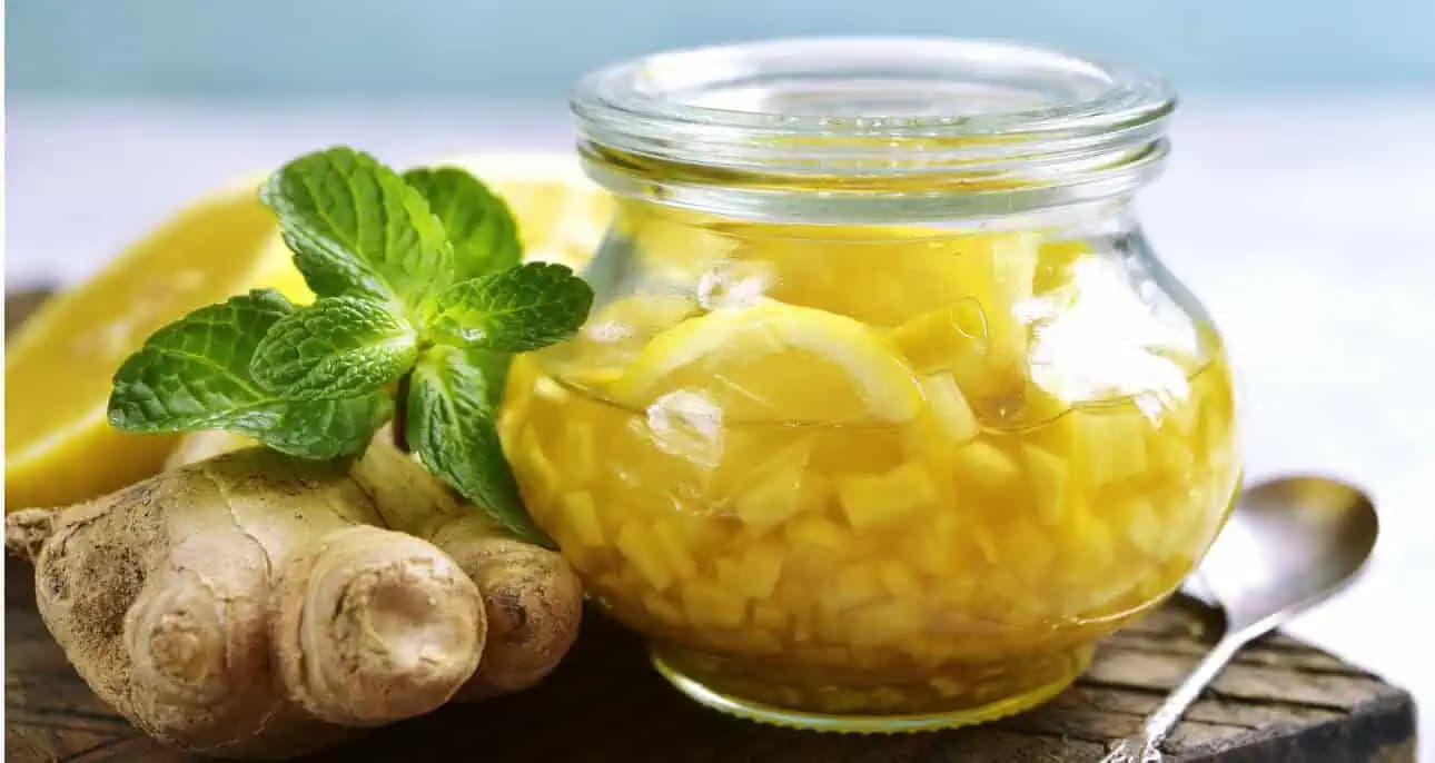 Zázvor s medom a kurkumou lieči aj najhorší kašeľ a čistí pľúca za 1 noc: Toto je recept!