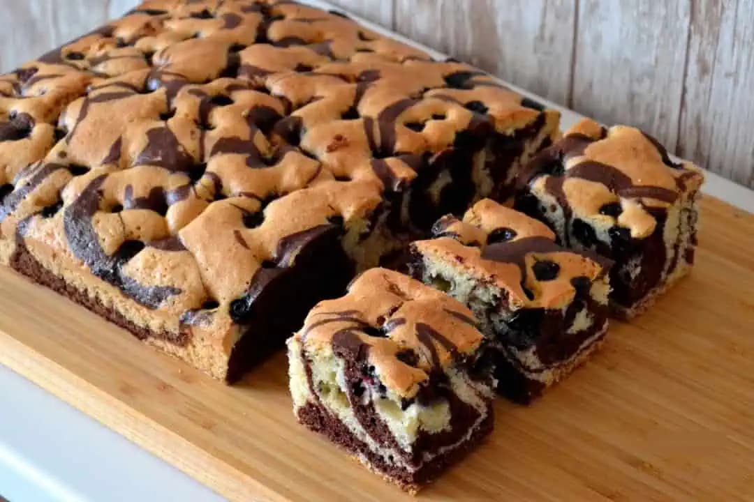 Lenivá hrnčeková bábovka na plechu pre tých, ktorí nemajú čas: Tu je recept!