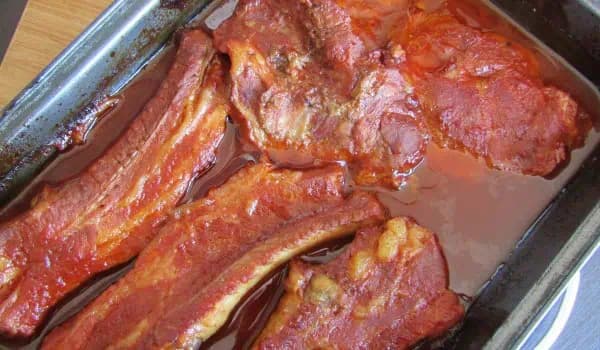 Geniálne pečené rebierka v marináde: Po tomto jedle si oblížete všetkých 10 prstov!
