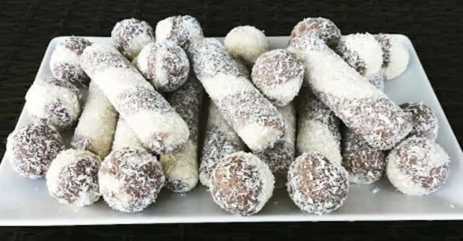 Nepečené kokosové tyčinky a guľky z JEDNEJ DÁVKY: Výborný recept na TRVANLIVÉ vianočné koláčiky!