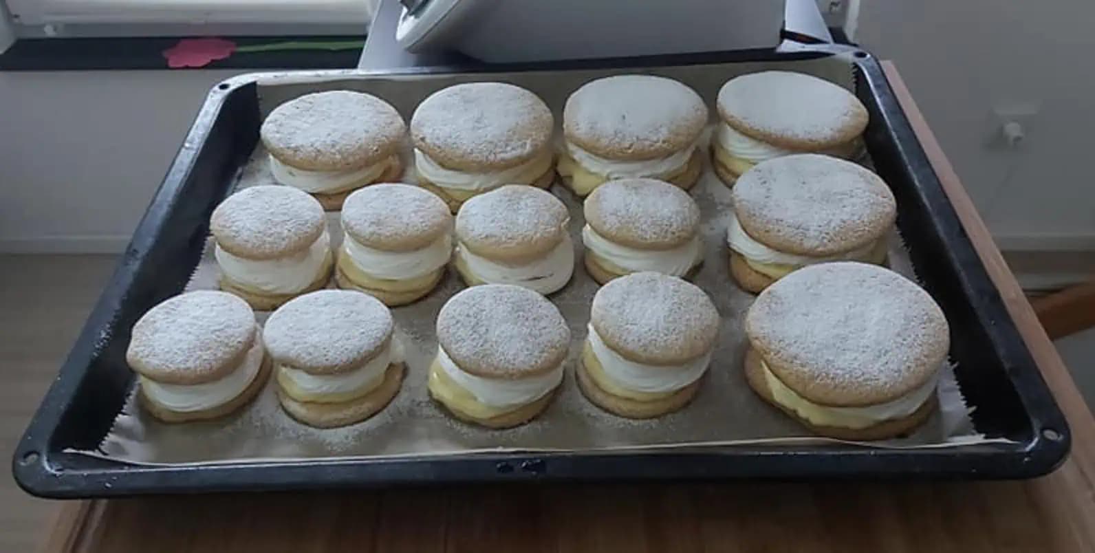 Konečne dokonalý MEDOVÝ KRÉMEŠ, ktorý každý miluje: Musím sa podeliť o tento luxusný recept, robím skoro každý týždeň!