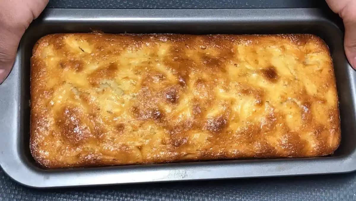 Najjednoduchší recept na jablkový koláč (5 minút prípravy): Rovnako čerstvý a chutný zostane aj na druhý deň!
