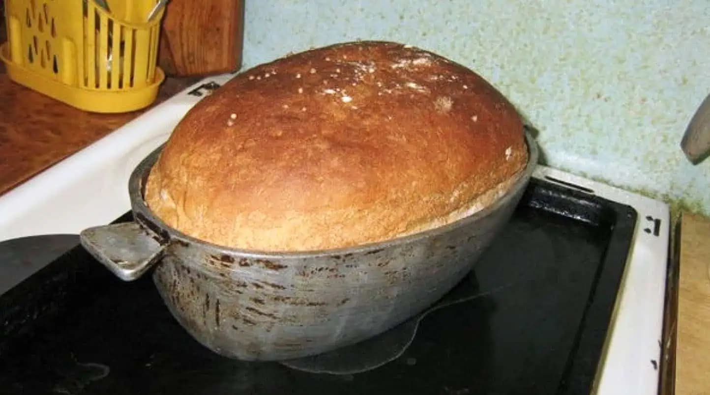 Vynikajúci domáci chlebík bez miesenia, ktorý dlho vydrží čerstvý: Je taký dobrý, že ho nestíham krájať!